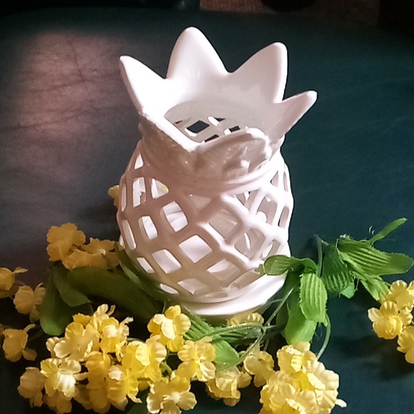 Yankee candle pineapple luminary tea light holder - Picture 1 of 3